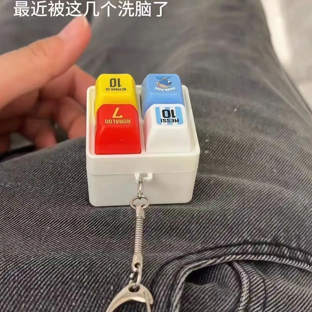 ハーランド ファンボタンキーチェーン サウンドトイ、サッカー - Prank Toys のレビューと価格